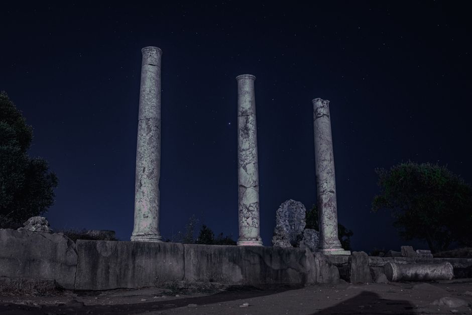 Kostenlose Besuche griechischer Sehenswürdigkeiten unter dem Vollmond.