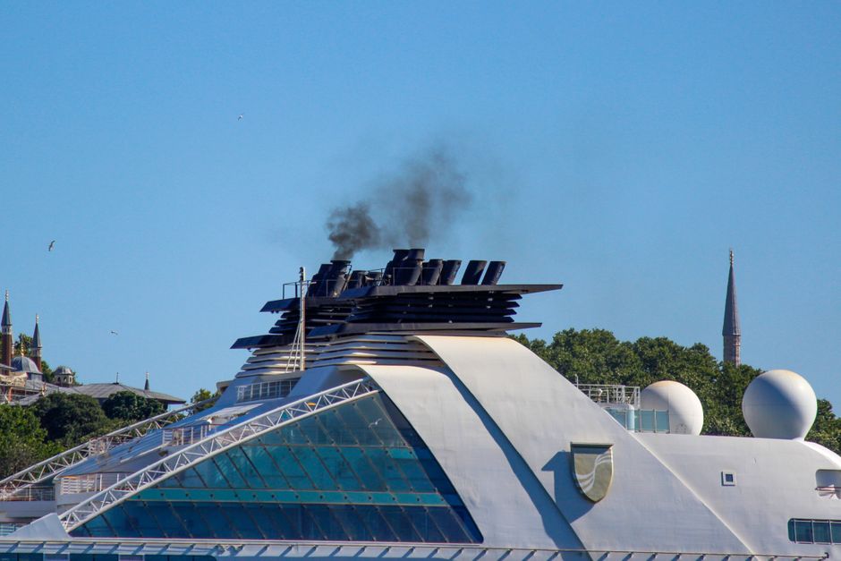 Kreuzfahrtschiff im Hafen
