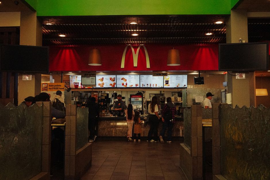 McDonald's Restaurant mit Kunden