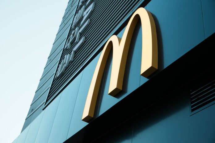 McDonald's Restaurant mit Kunden
