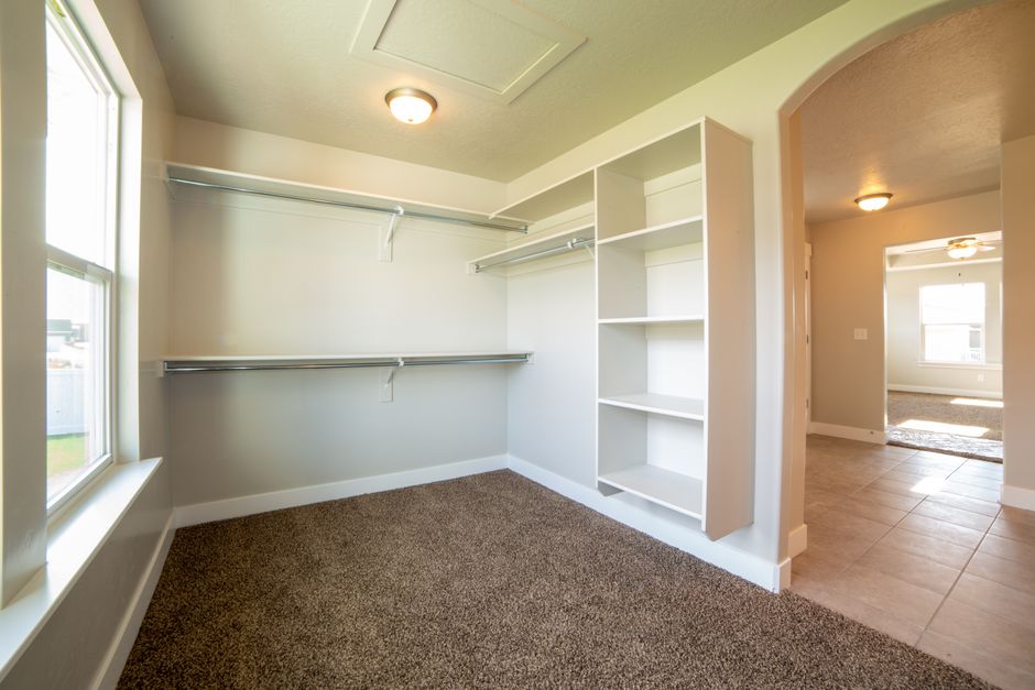 Moderne schlüsselfertige Neubau-DHH