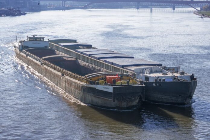 Niedrigwasser im Rhein und seine Auswirkungen