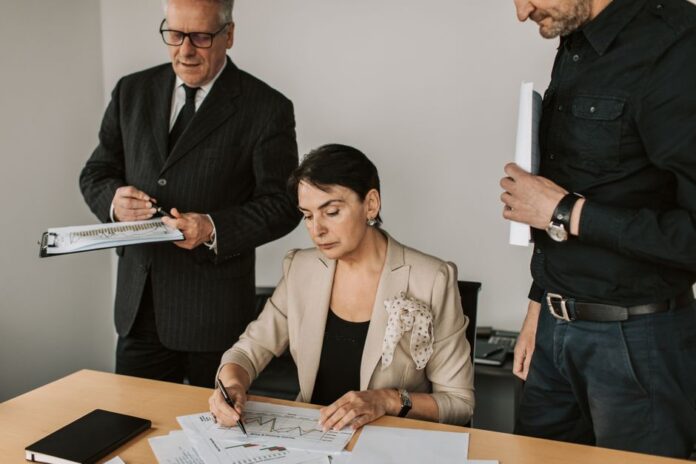 Ruheständler bei der Arbeit und im Alltag