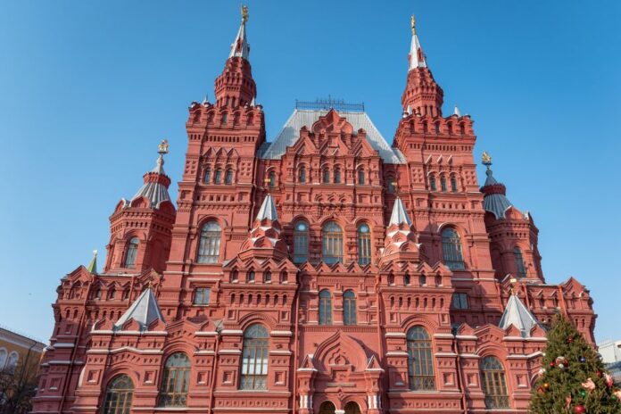 Russischer Gerichtssaal während des Urteils