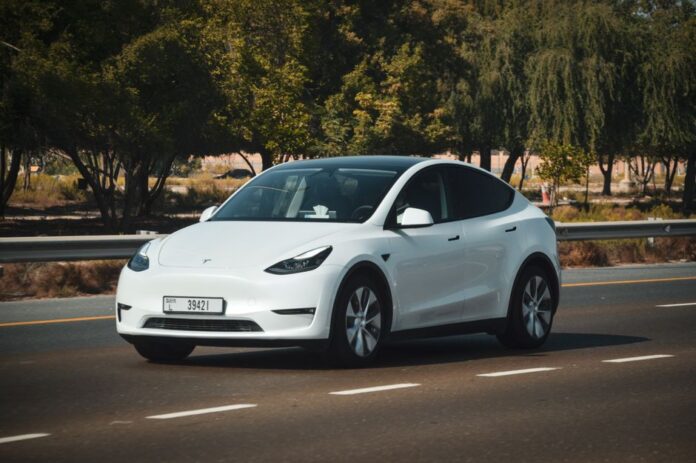 Tesla Aktie im Fokus der Analystenbewertungen