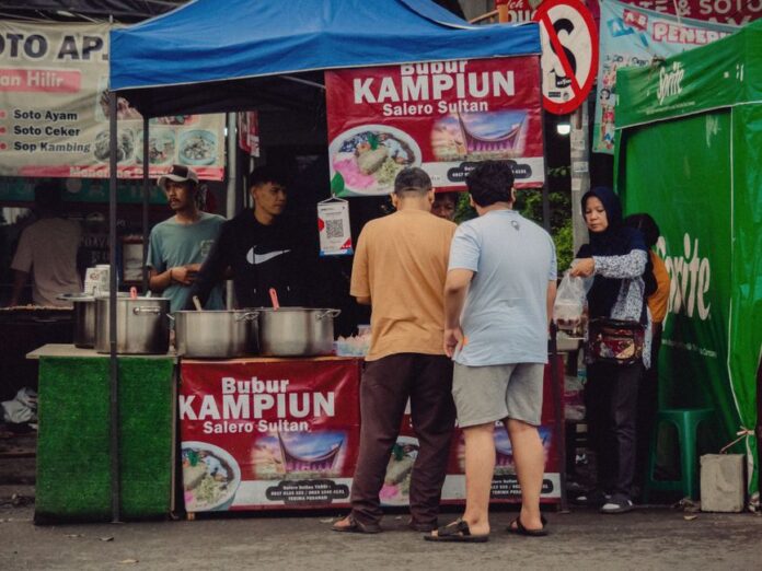 Vereinsfest mit Bratwurst und Getränken