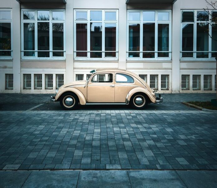 VW und Mercedes-Benz im Wandel der Autoindustrie
