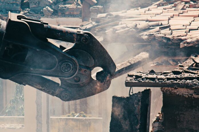 Zerstörung nach dem Raketenangriff in Charkiw