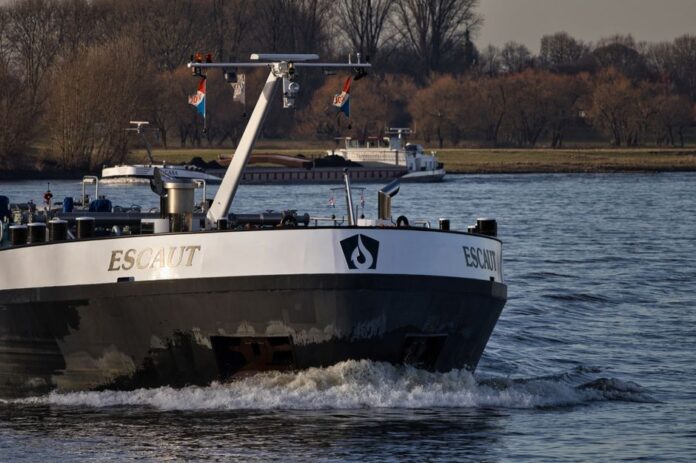 Binnenschifffahrt auf dem Rhein