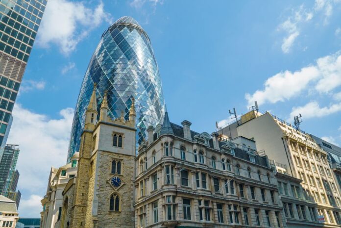 easyJet und Ithaca Energy im FTSE 100