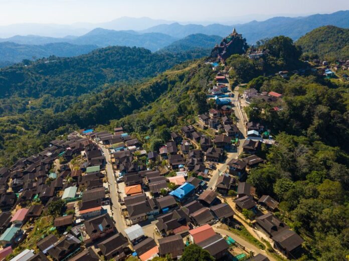 Ein Dorf in Myanmar und seine wirtschaftlichen Herausforderungen.