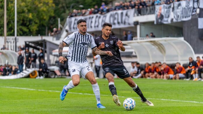 Fußballspiel zwischen Regensburg und Düsseldorf