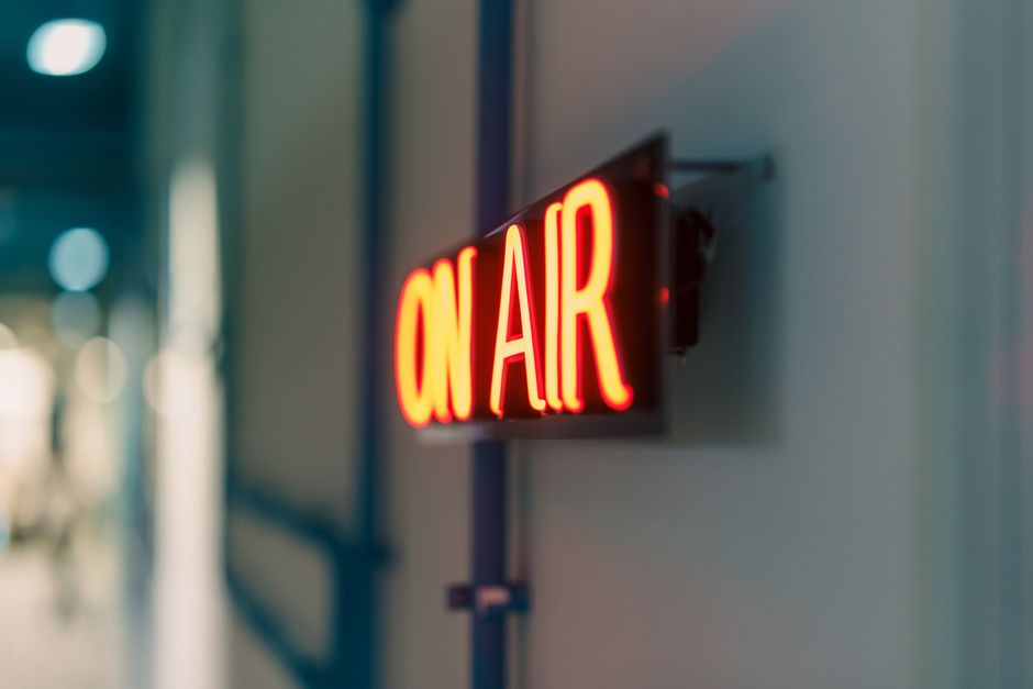 Mehrsprachige KI im Rundfunk-Workflow