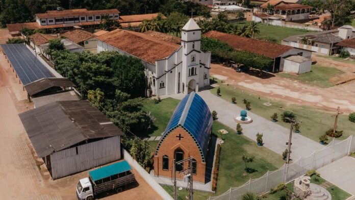 Nachhaltige Kirche mit Solaranlage