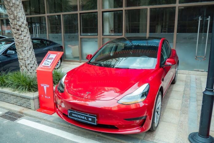 Neuer Tesla Roadster mit innovativer Technologie