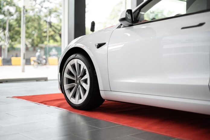 Neuer Tesla Roadster mit SpaceX-Technologie