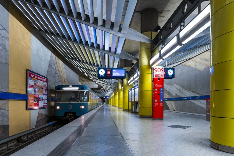 Pendler in München auf dem Weg zur Arbeit
