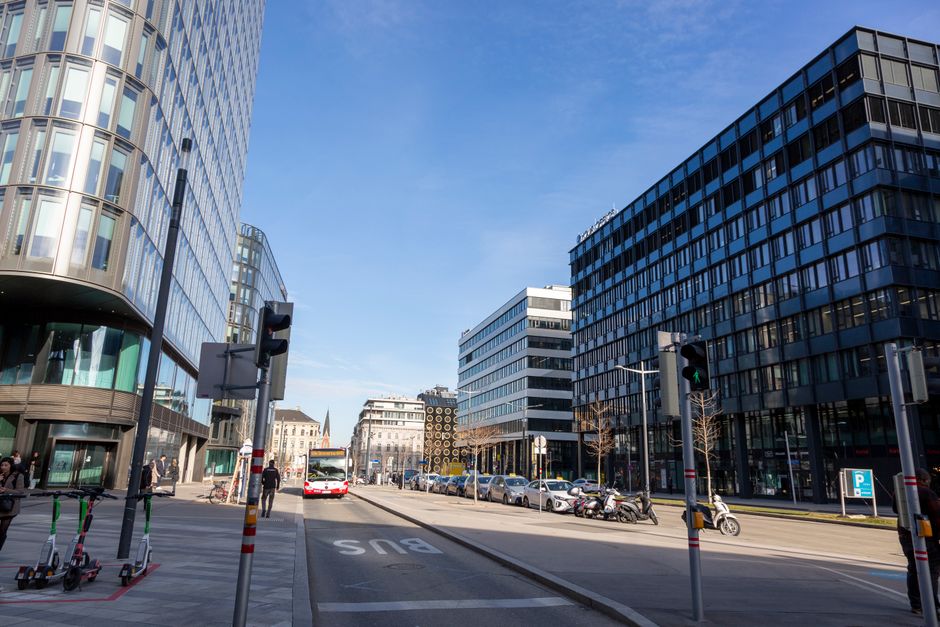 Pendler in München auf dem Weg zur Arbeit