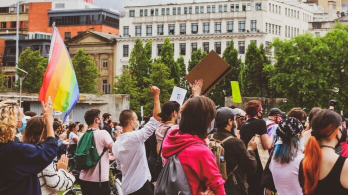 Protest gegen die Verhaftung von LGBT-Aktivisten in der Türkei