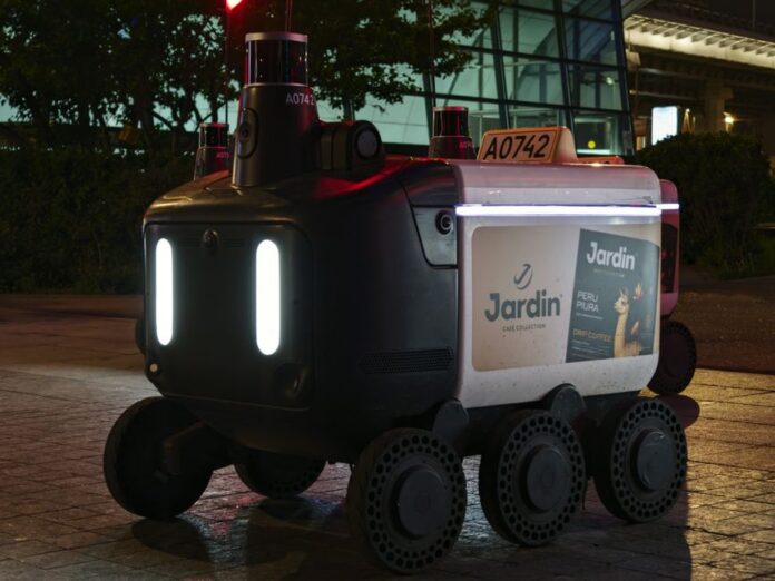 Roboter-Fahrzeug bei der Hinderniserkennung am BER