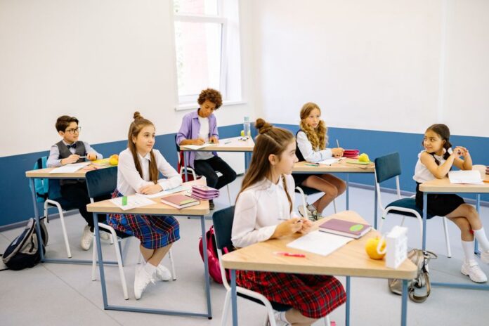 Schüler im Klassenzimmer während des Unterrichts