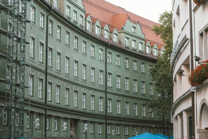 Teilsaniertes 3-Familienhaus in München-Au